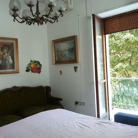 Luce Di Homestay Naples